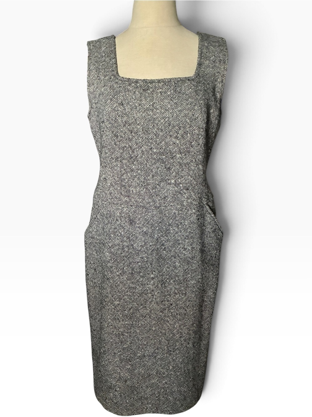 80’s Therese Baumaire Paris sleeveless wool tweed dress. Pockets, zipper. Sz 40